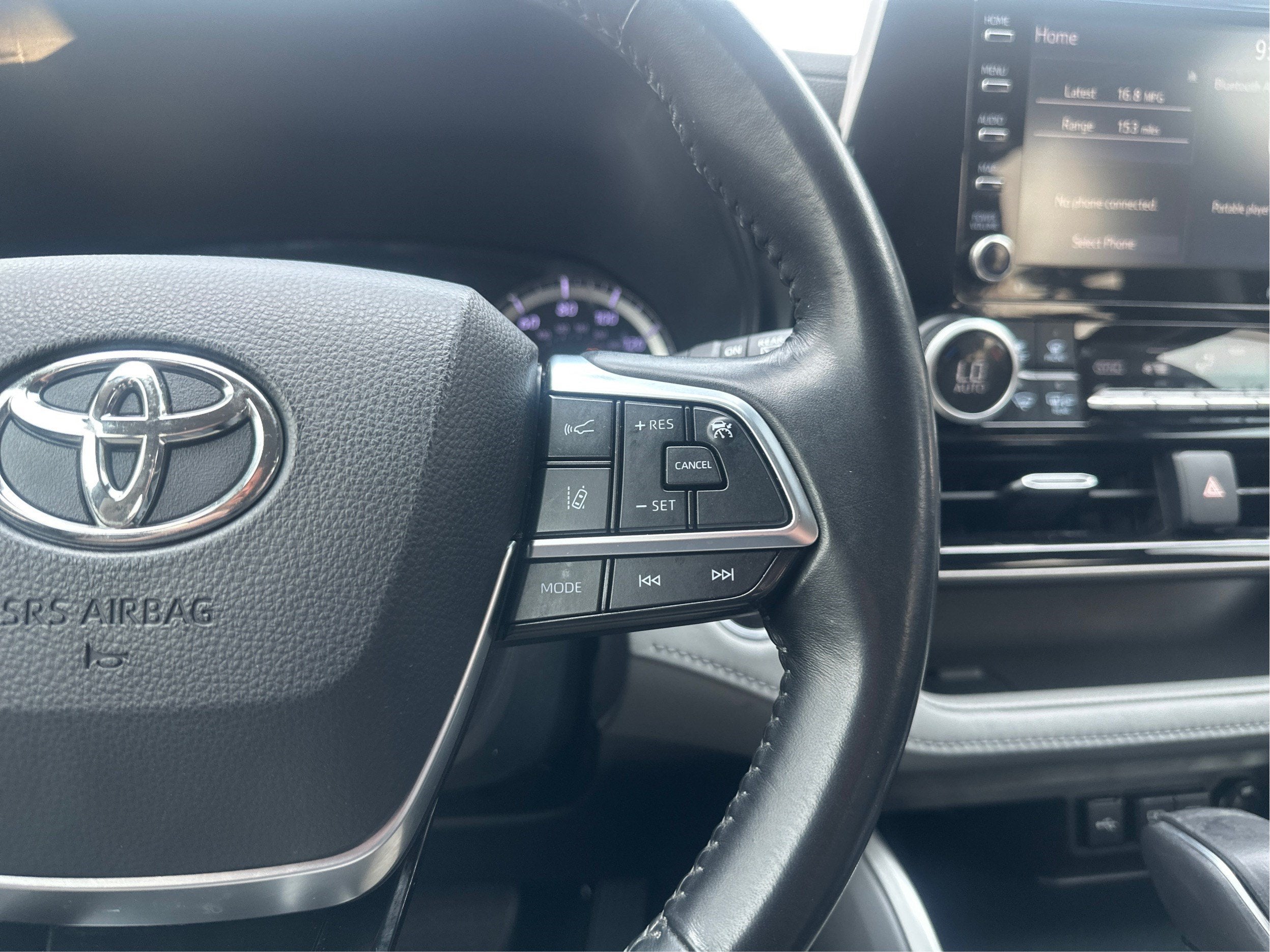 2020 Toyota Highlander LE