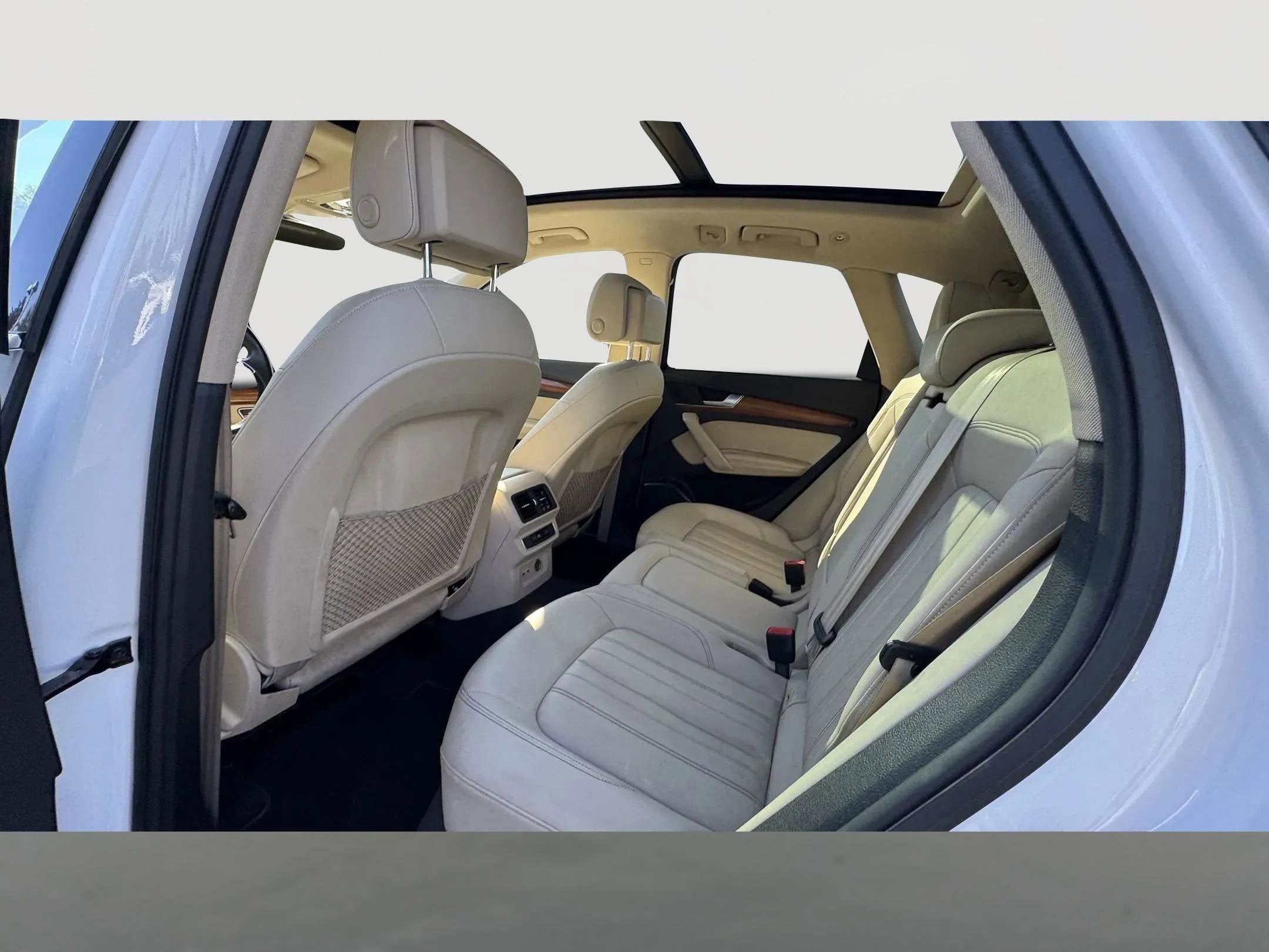 2022 Audi Q5 S line Premium Plus