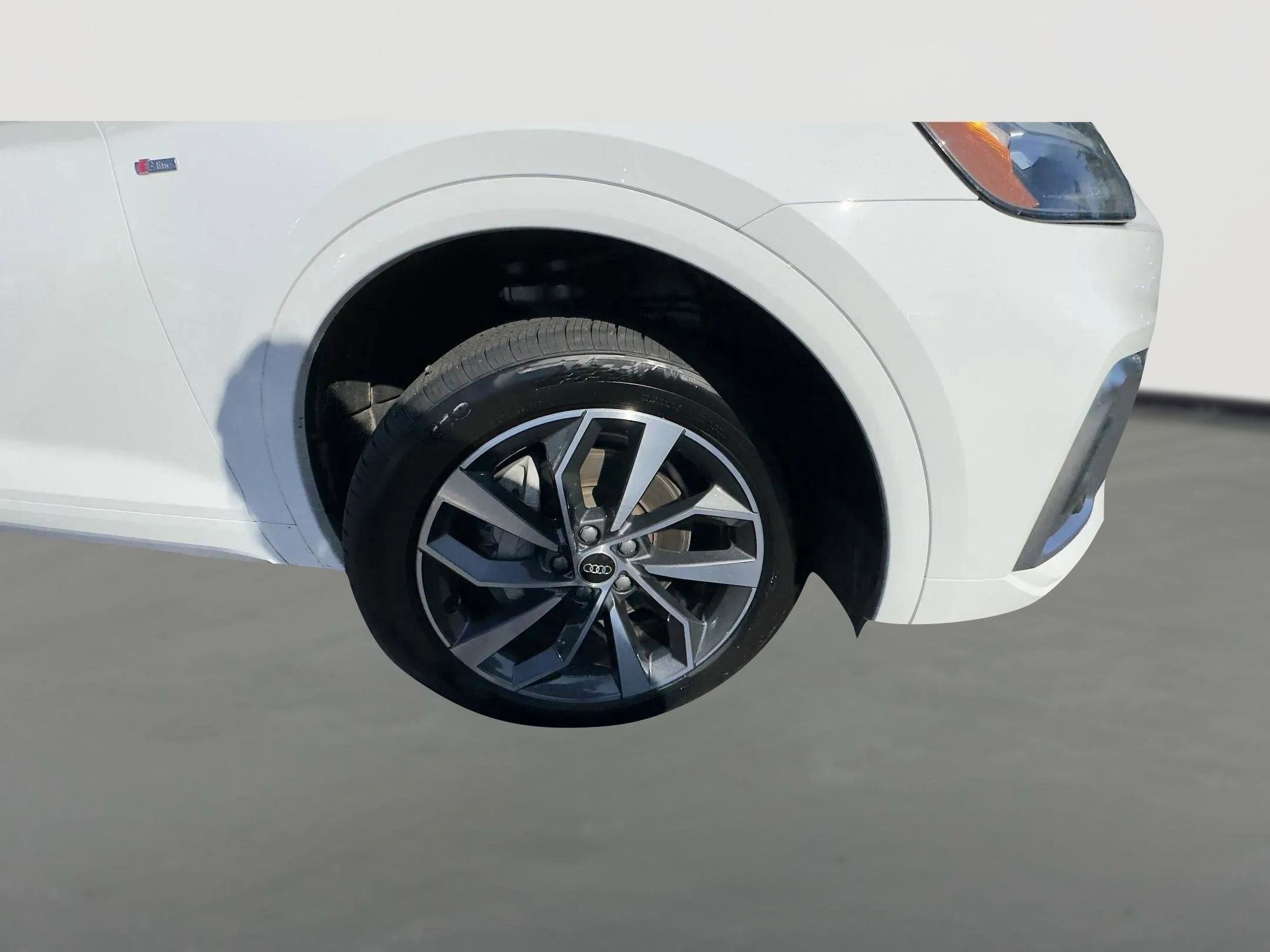 2022 Audi Q5 S line Premium Plus