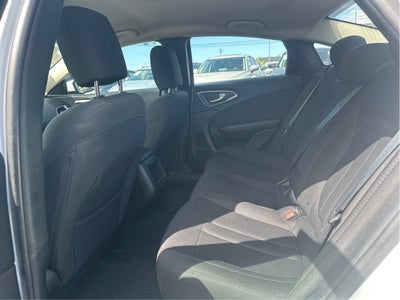 2016 Chrysler 200 LX