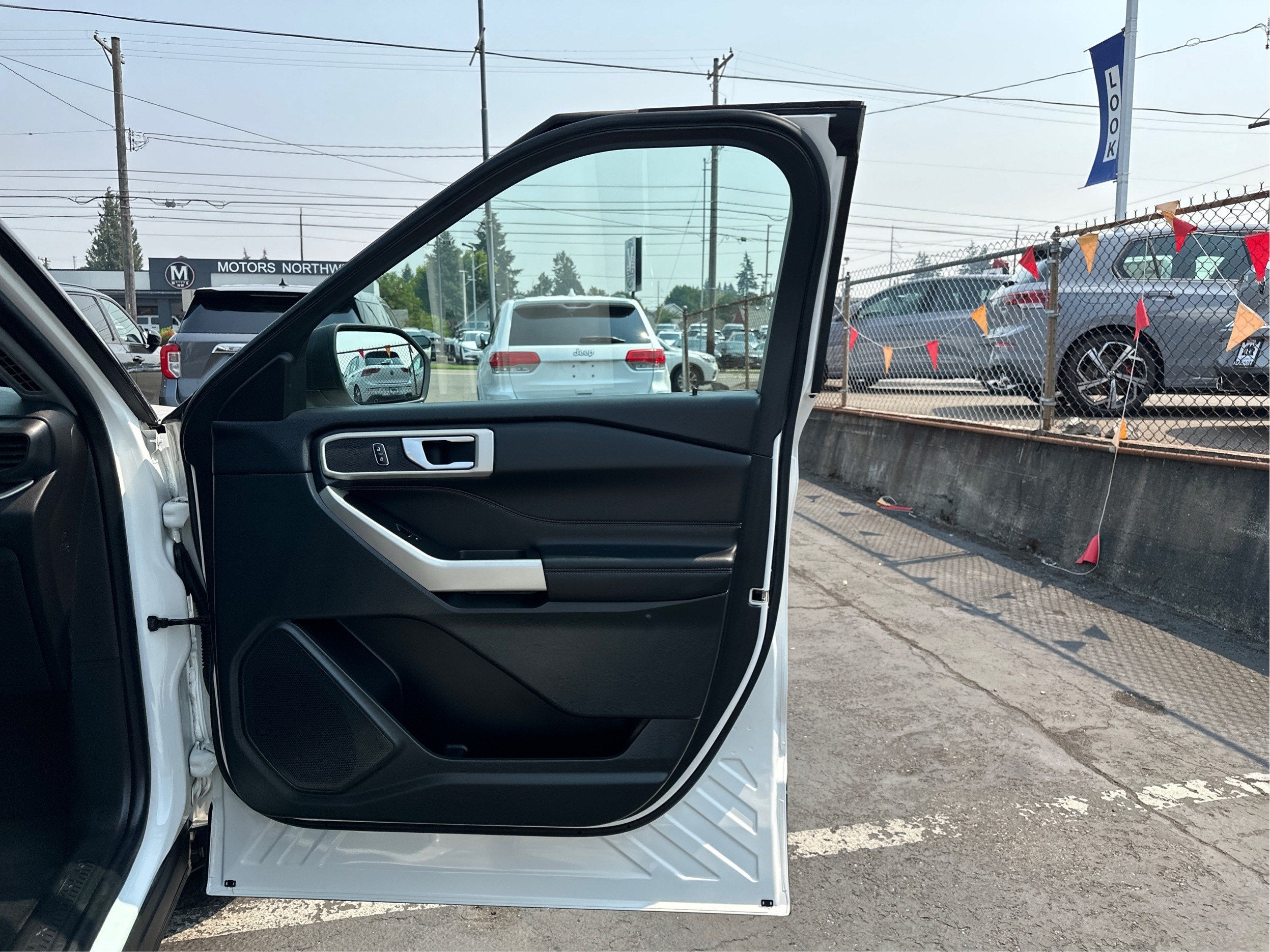 2023 Ford Explorer XLT 4WD