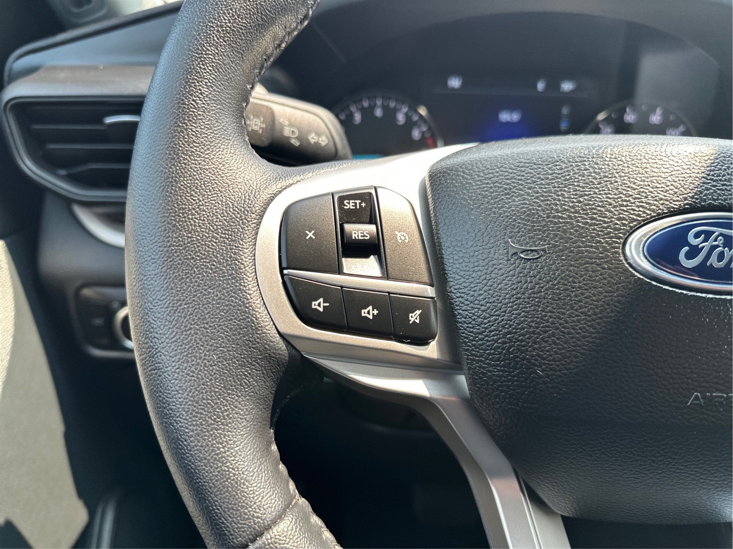 2023 Ford Explorer XLT 4WD