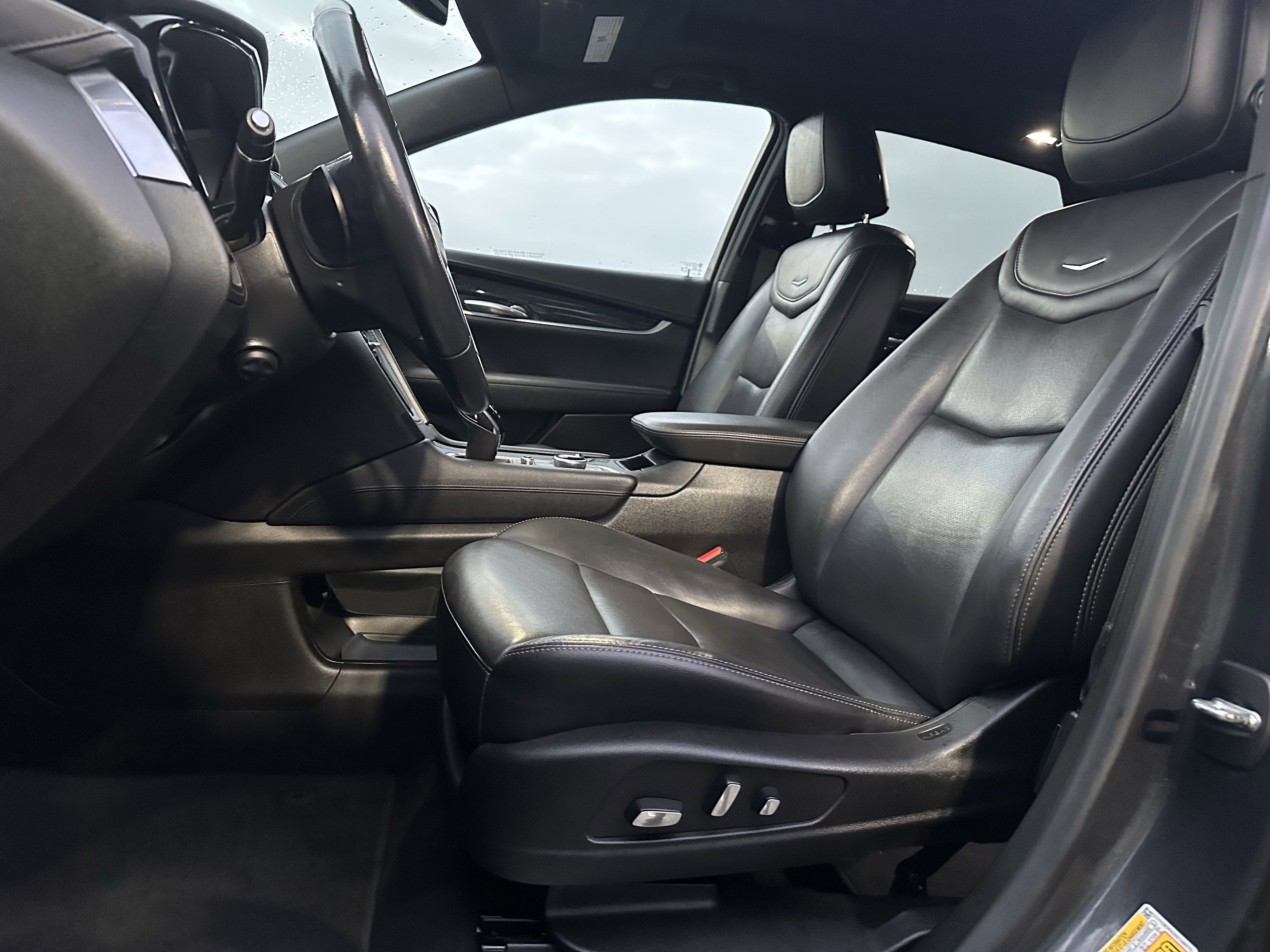 2022 Cadillac XT5 AWD Premium Luxury