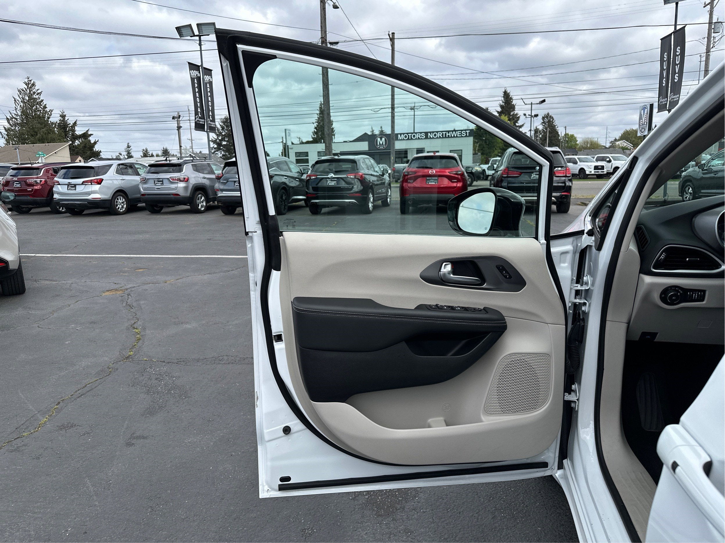 2024 Chrysler Pacifica Touring L