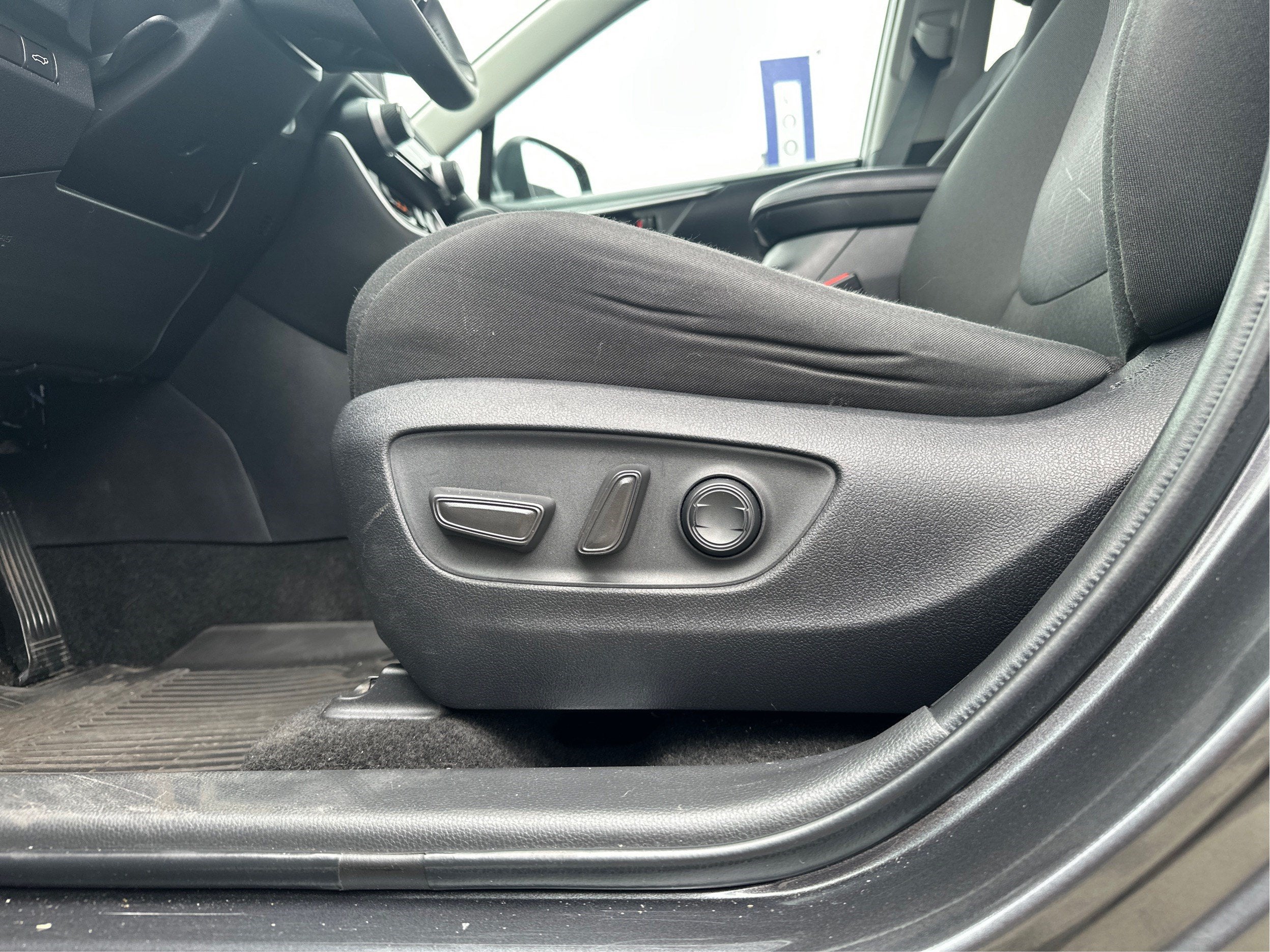 2024 Toyota RAV4 XLE AWD