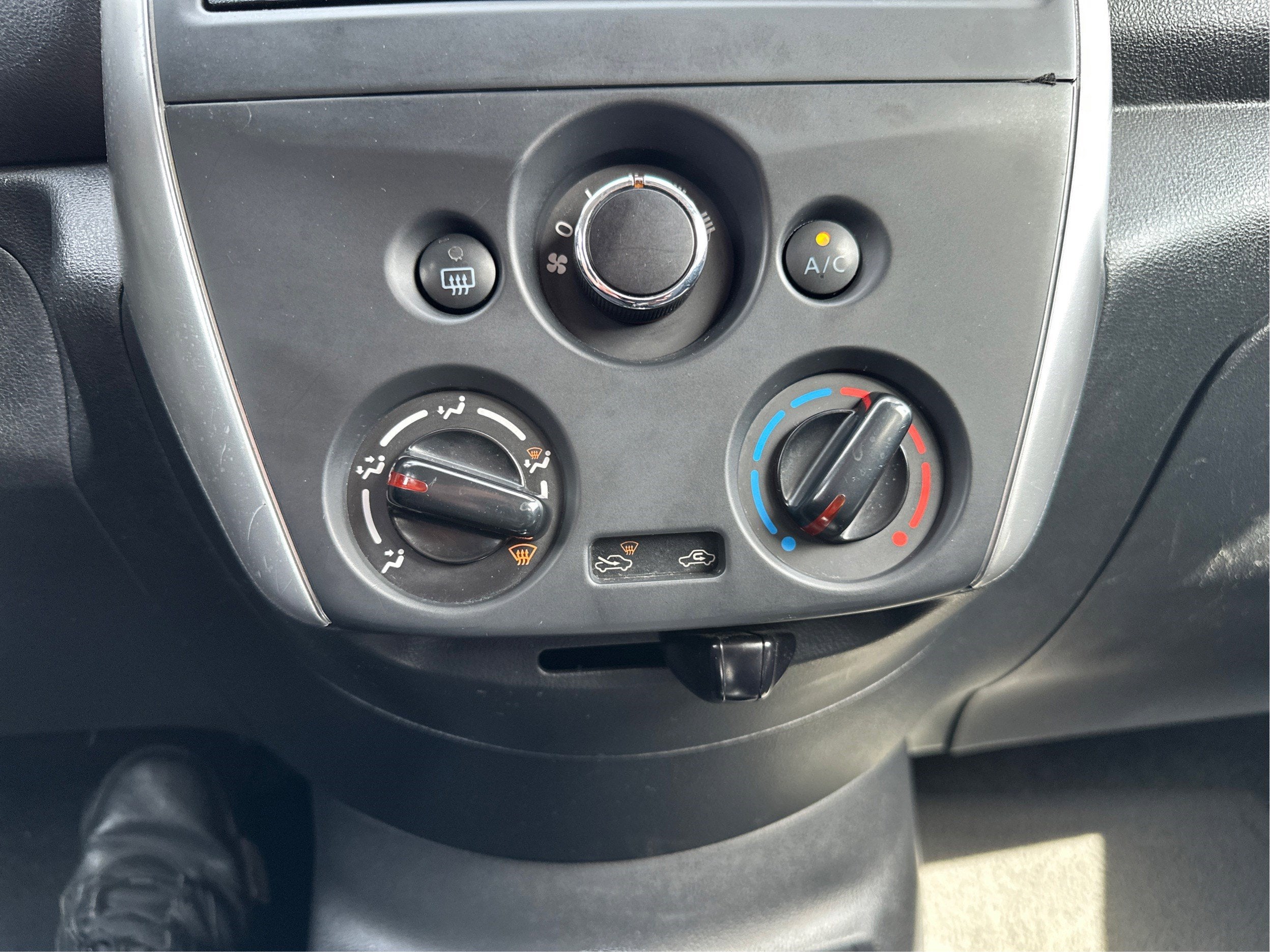 2015 Nissan Versa SV