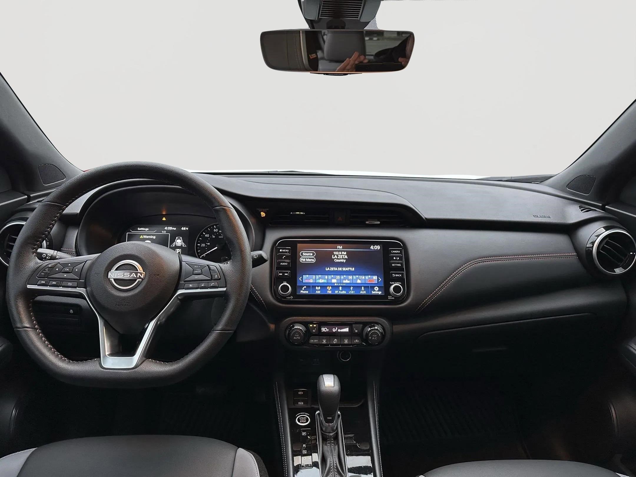 2023 Nissan Kicks SR