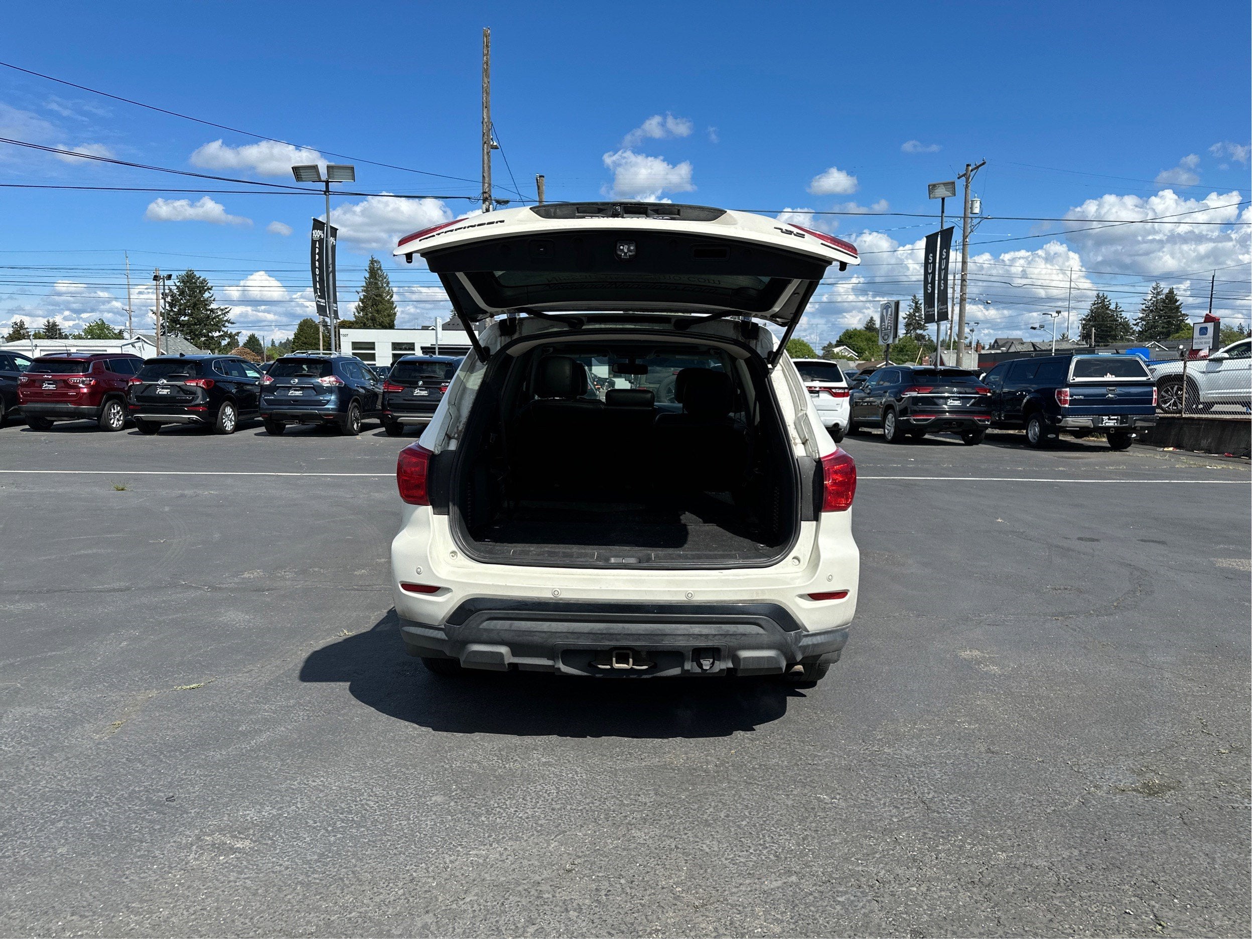 2018 Nissan Pathfinder Base