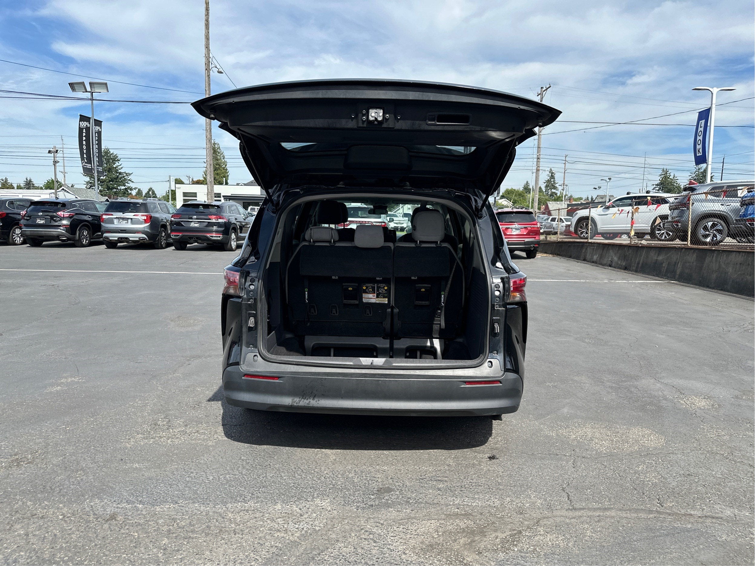 2022 Toyota Sienna LE