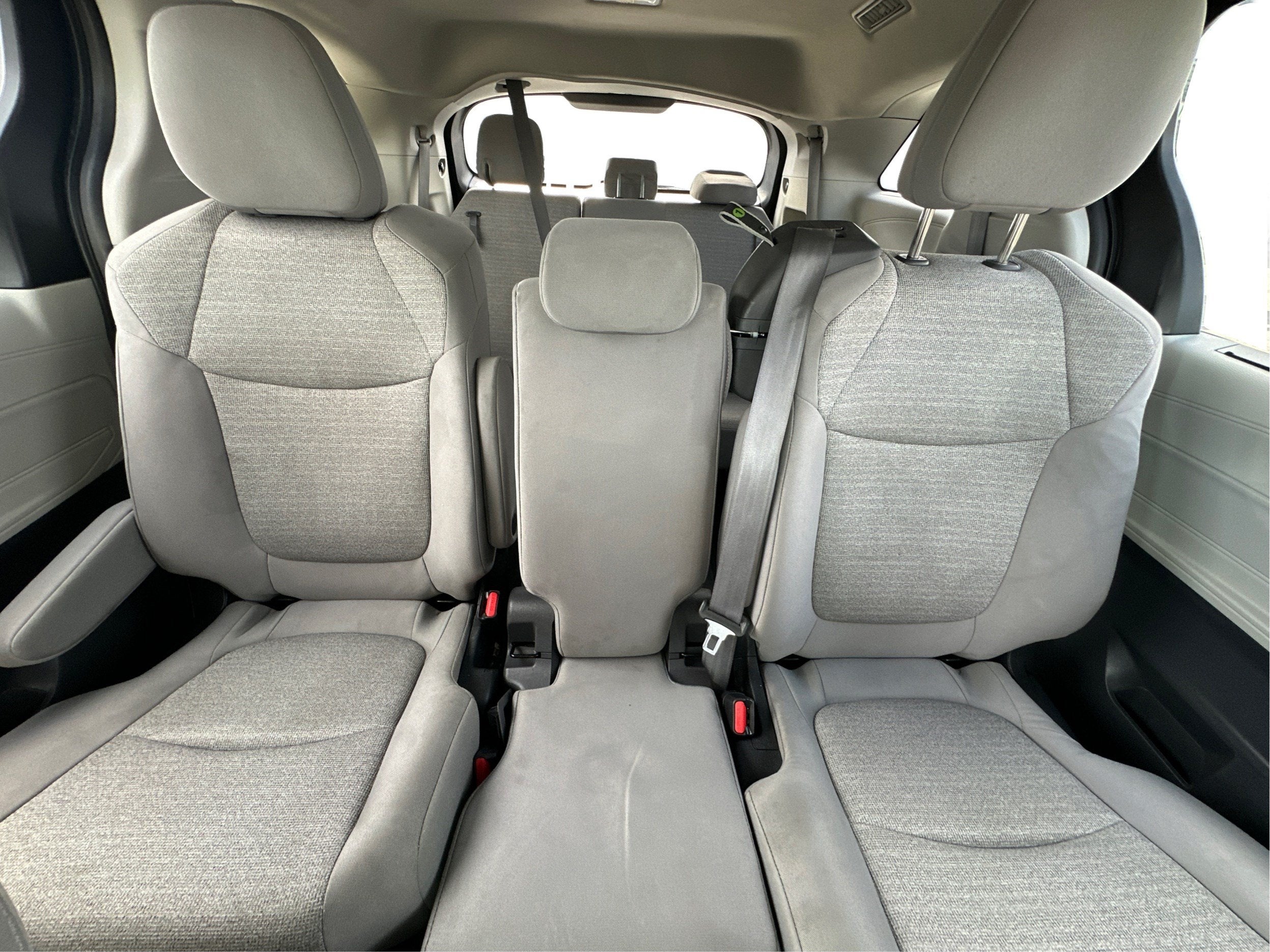 2022 Toyota Sienna LE