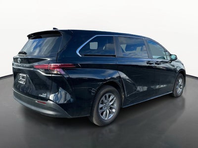 2022 Toyota Sienna LE