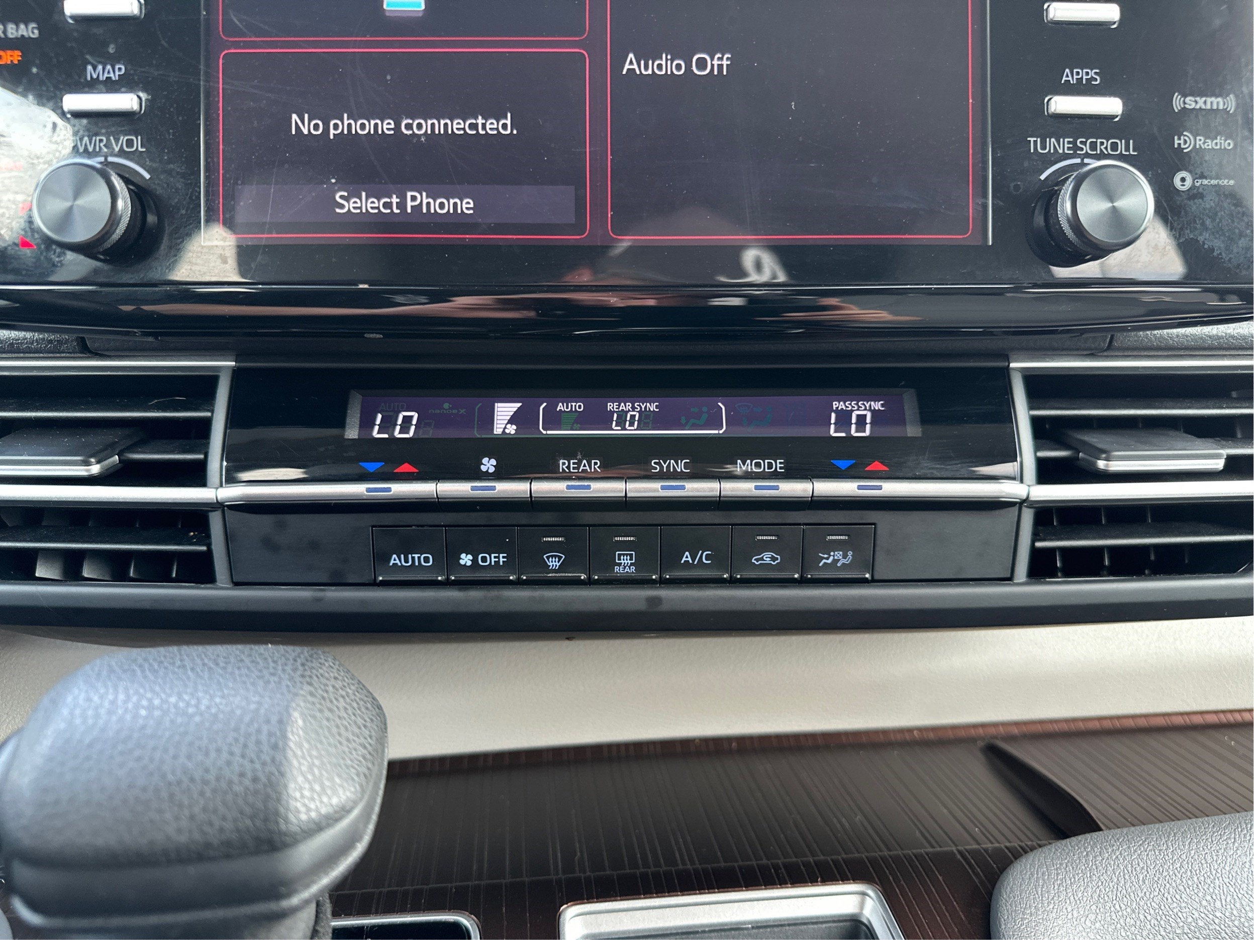 2022 Toyota Sienna LE
