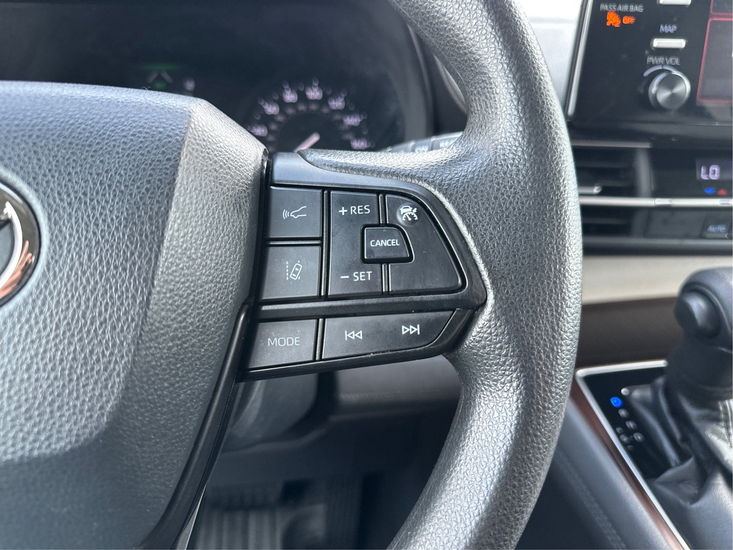 2022 Toyota Sienna LE