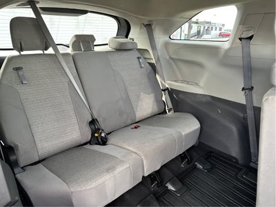 2022 Toyota Sienna LE