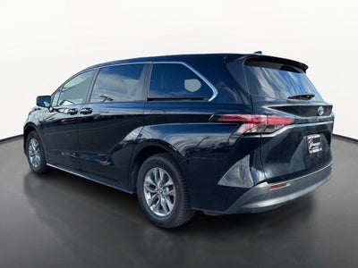 2022 Toyota Sienna LE
