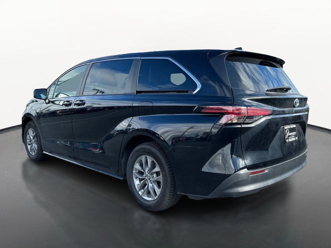 2022 Toyota Sienna LE