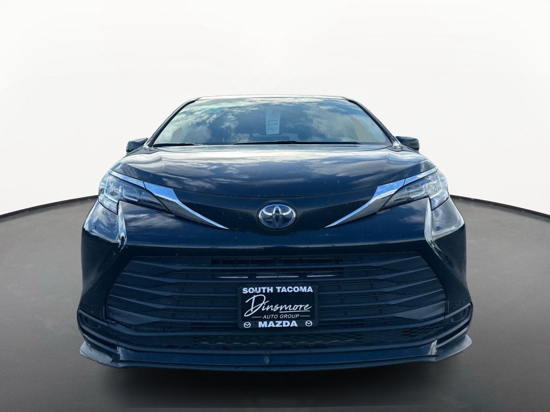 2022 Toyota Sienna LE