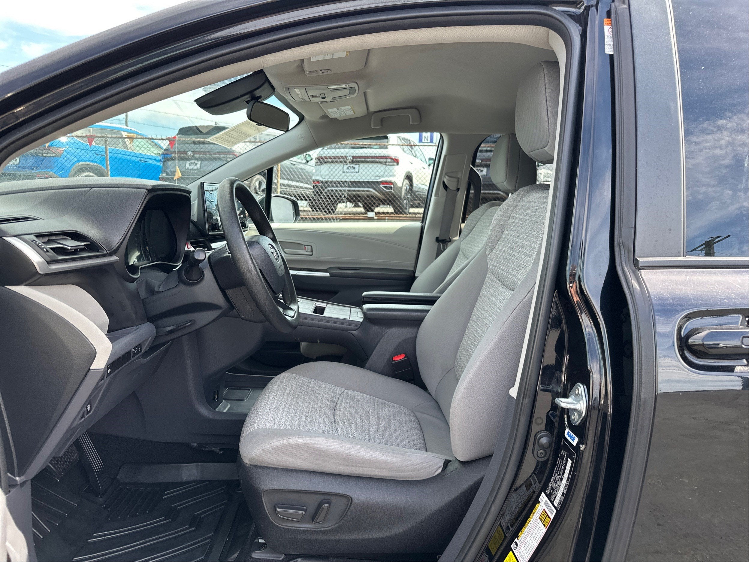 2022 Toyota Sienna LE