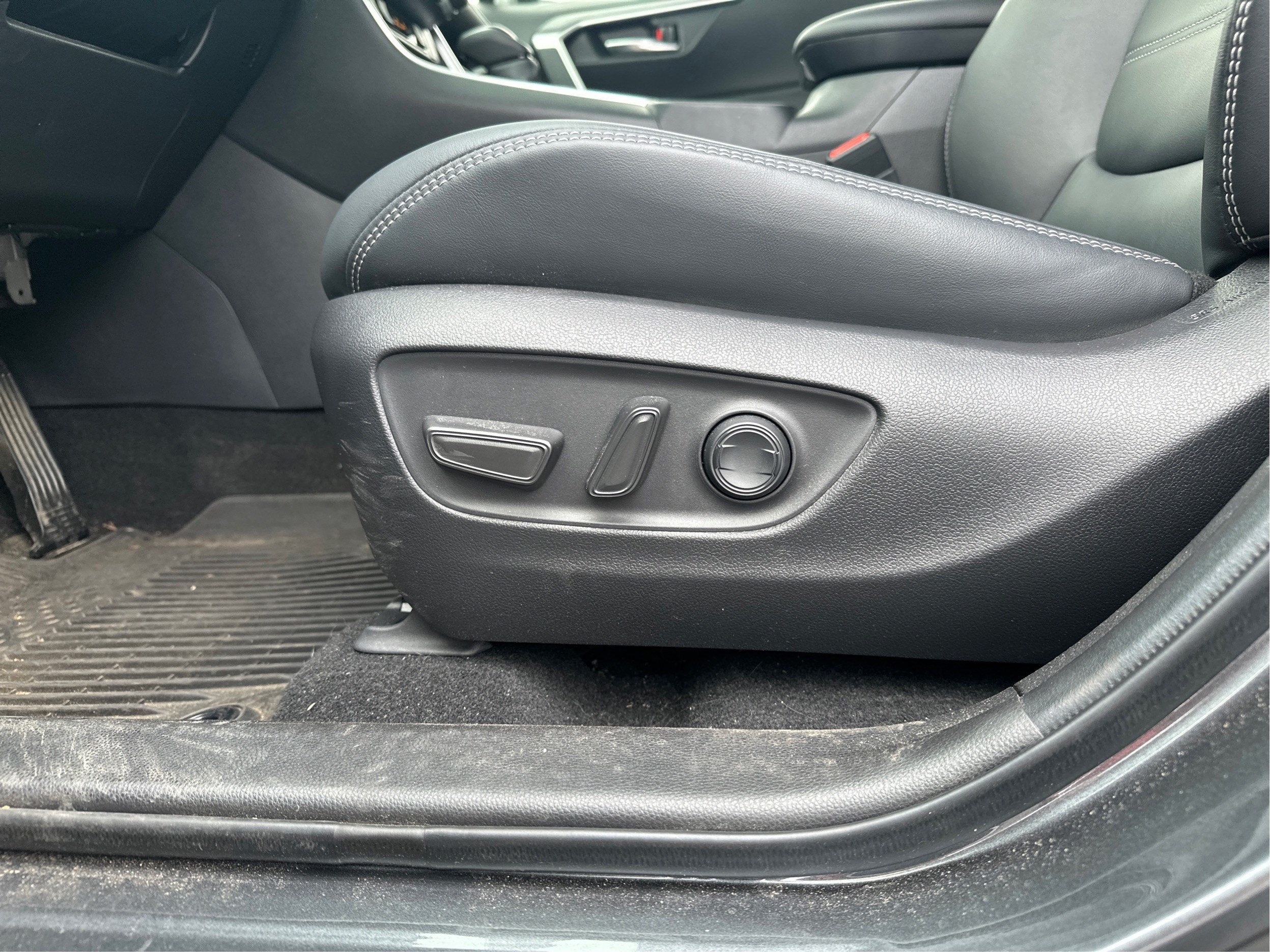 2025 Toyota RAV4 Hybrid XLE Premium