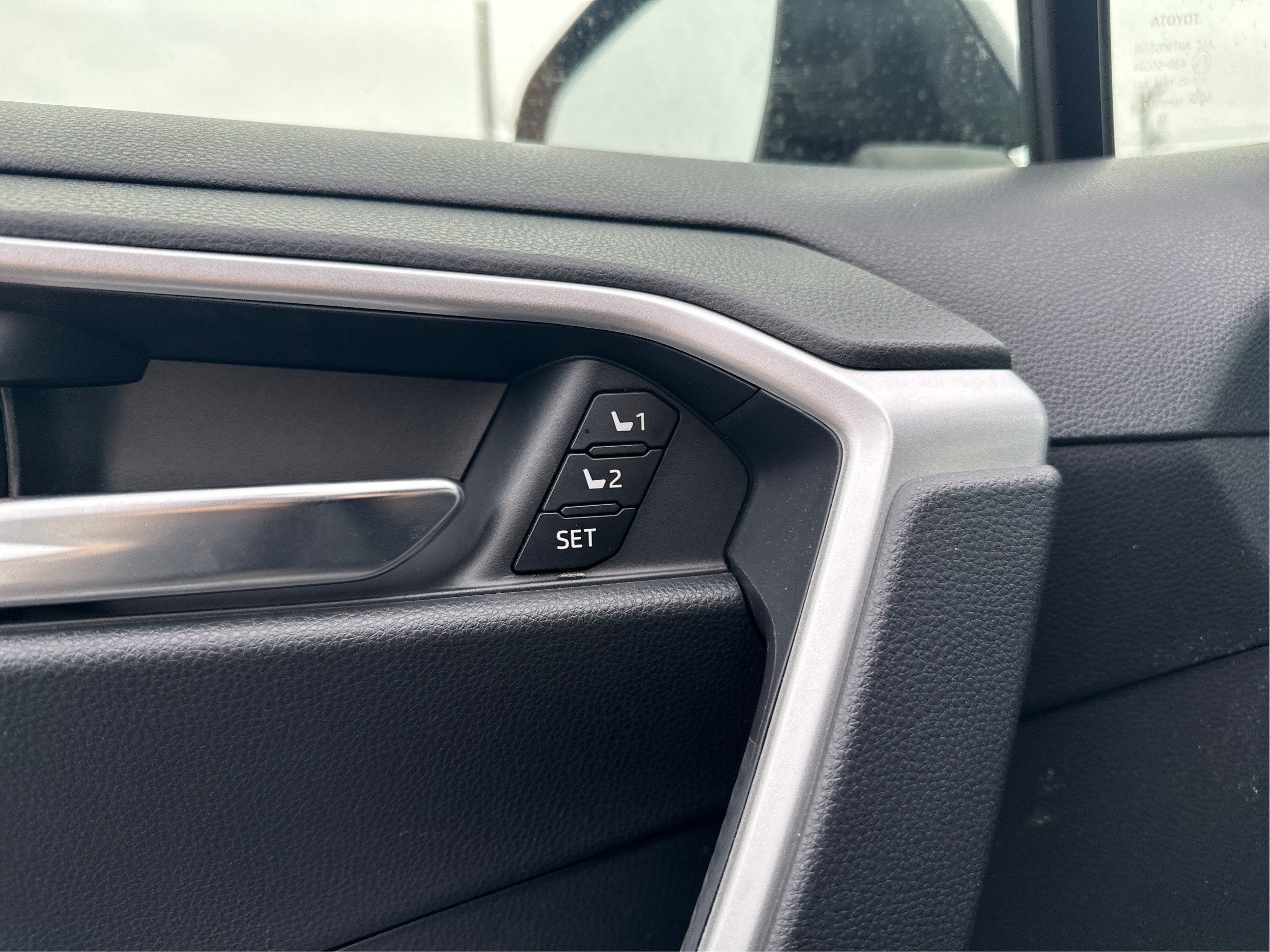 2025 Toyota RAV4 Hybrid XLE Premium