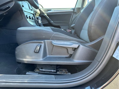 2016 Volkswagen e-Golf SE