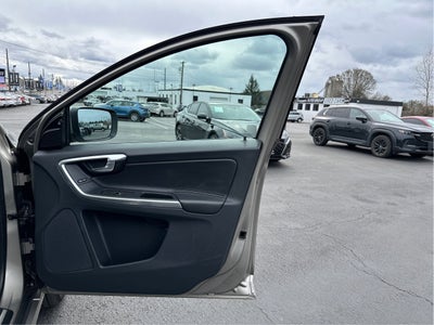 2016 Volvo XC60 T6 Drive-E